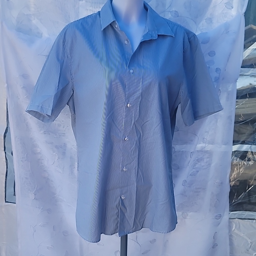 H&M MEN'S SHORT SLEEVE BUTTON-UP SHIRT SIZE L BLUE/WHITE